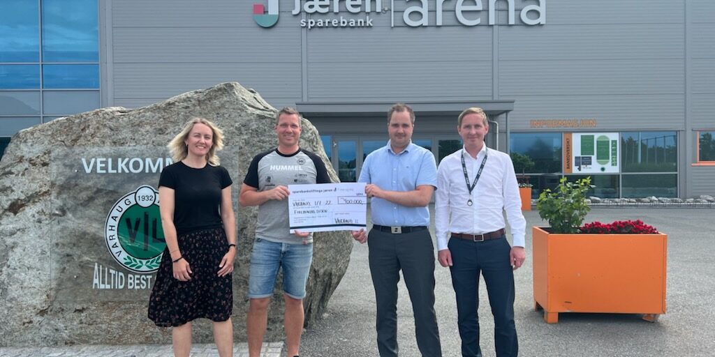 Anne Birgit Langemyhr (Markedssjef Jæren Sparebank), Jan Chrsitian Vasshus (Daglig leder Varhaug IL), Alf Skretting (Banksjef Varhaug), Geir Magne Tjåland (Banksjef Jæren Sparebank)